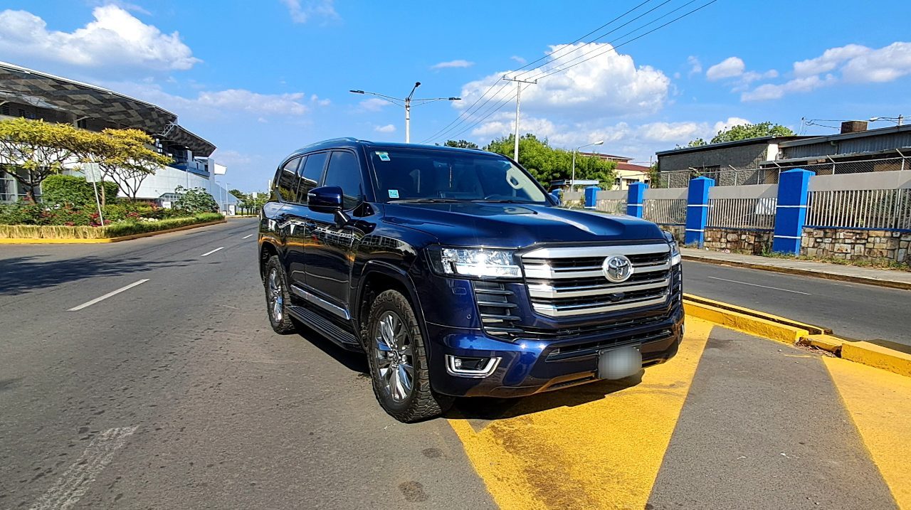 2022 Toyota Land Cruiser Station Wagon GXR