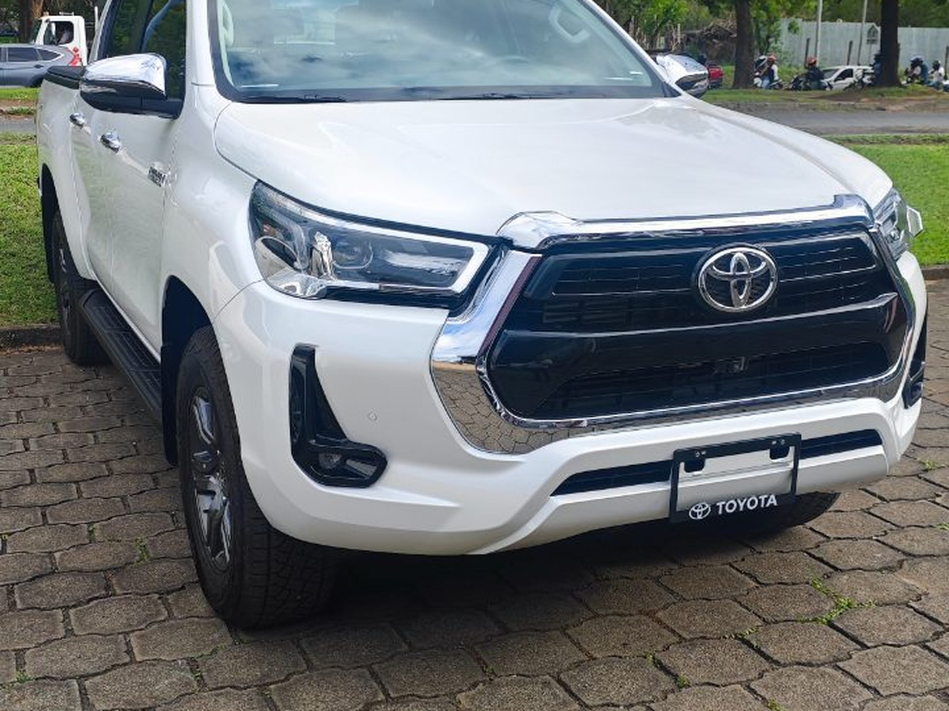 2027 Toyota Hilux SRV