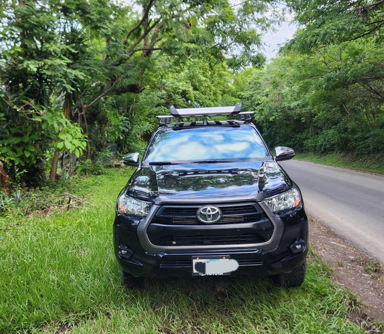 2025 Toyota Hilux SR