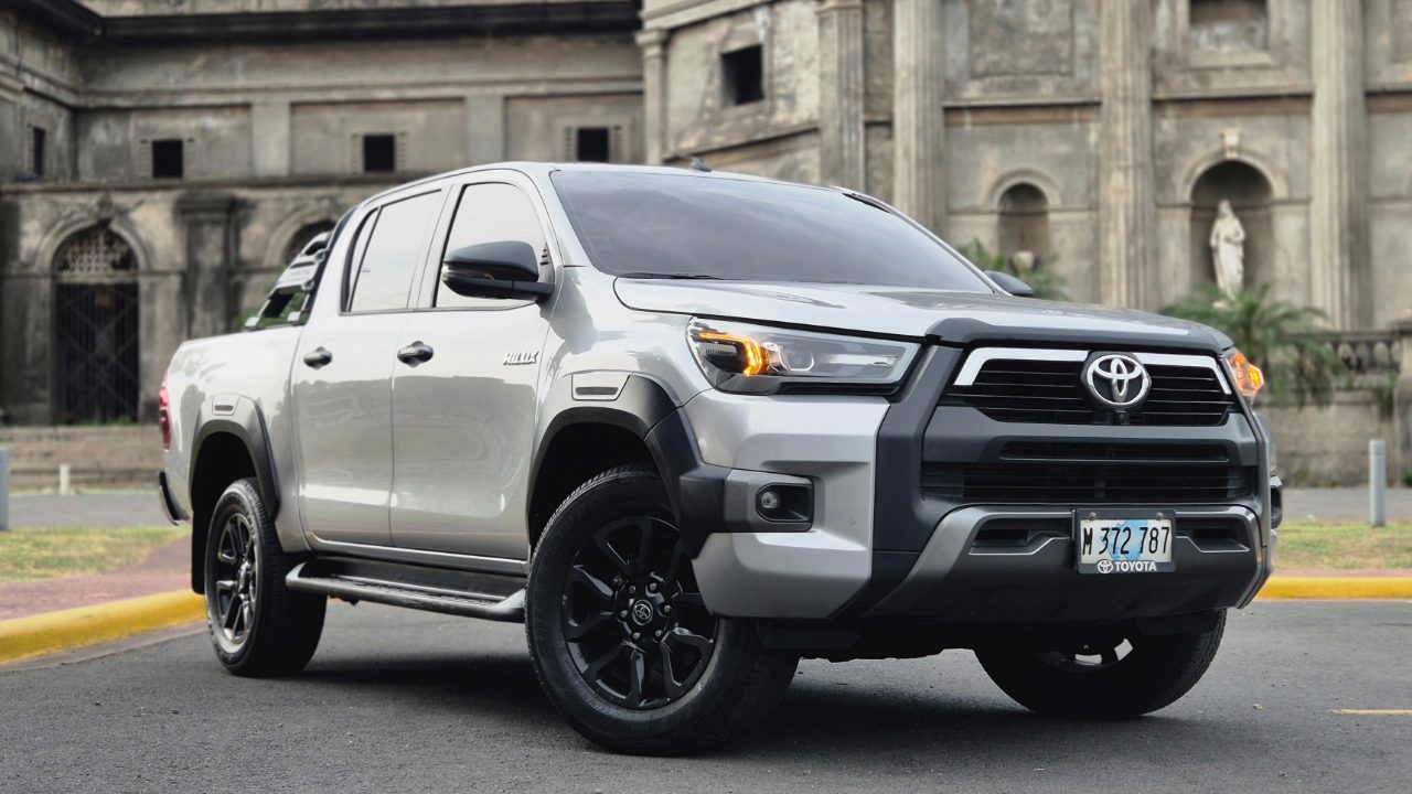 2023 Toyota Hilux SRV