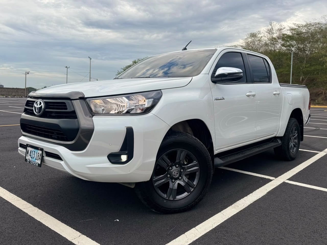 2025 Toyota Hilux SR